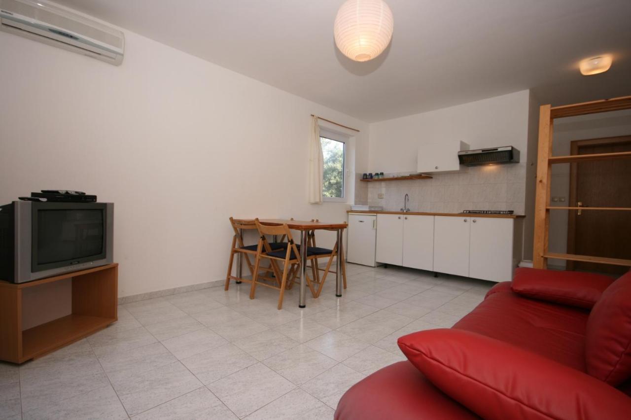 Apartments With A Parking Space Mandre, Pag - 6405 科兰 外观 照片